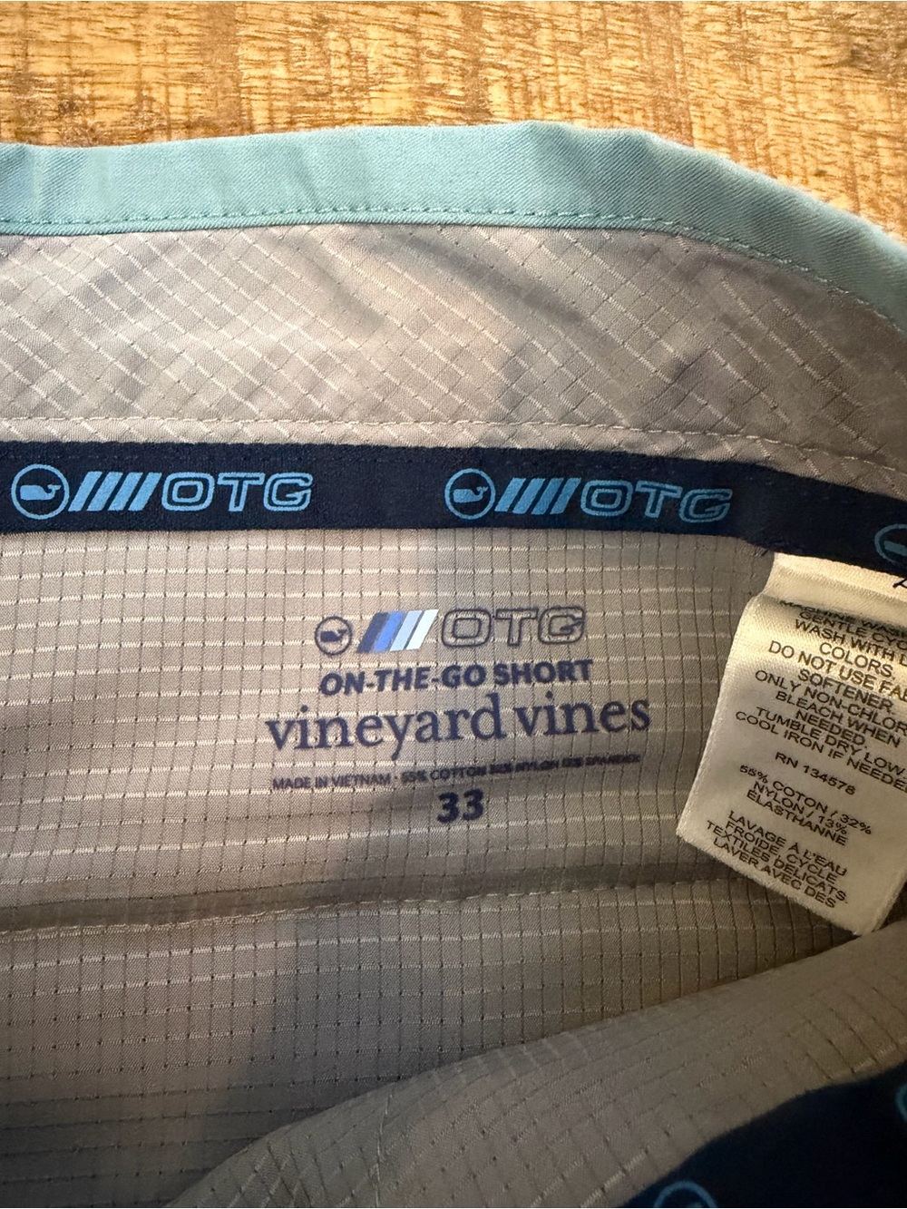 Vineyard Vines OTG On-the-Go Performance Shorts - Picture 4 of 5